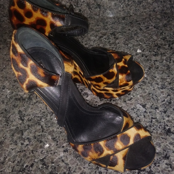 Shoes - Picture 2 of 3